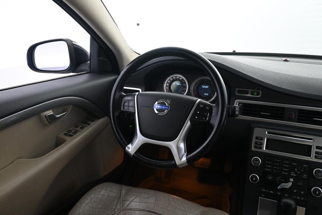VOLVO V70 2010
