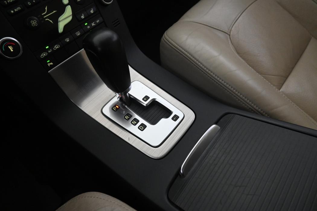 VOLVO V70 2010