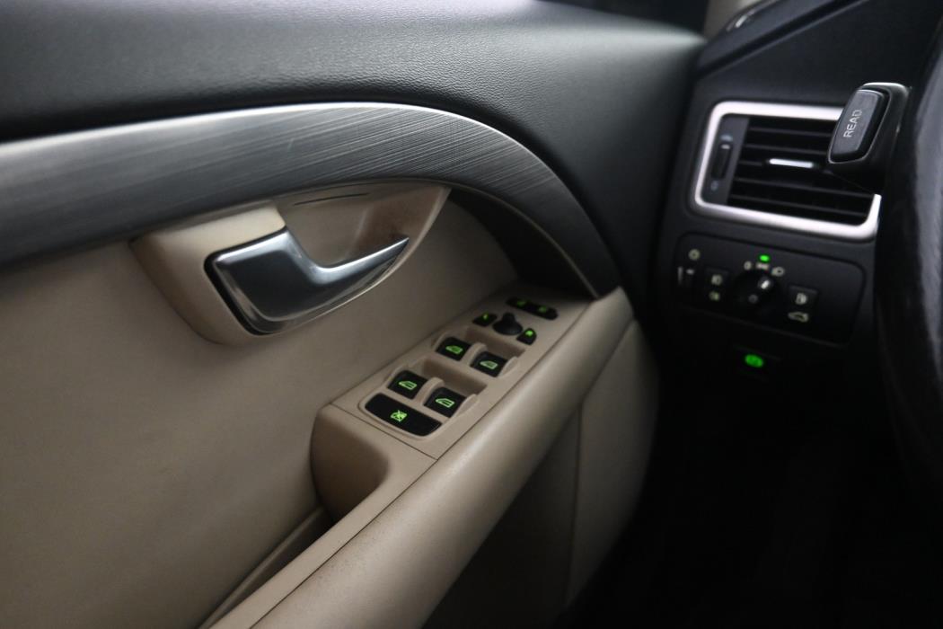 VOLVO V70 2010