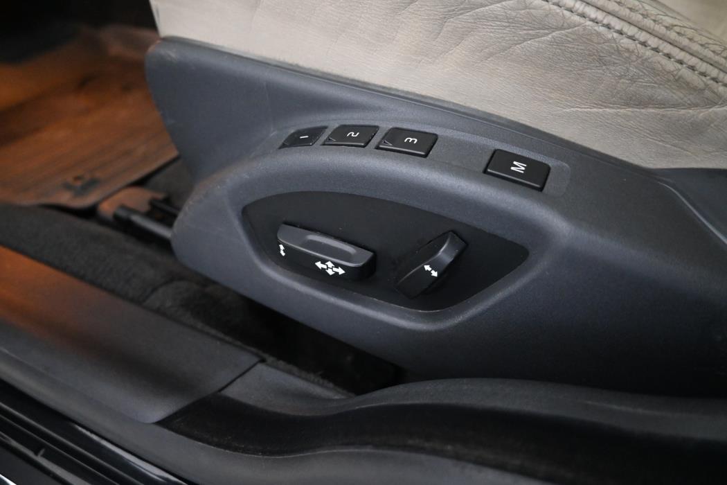 VOLVO V70 2010