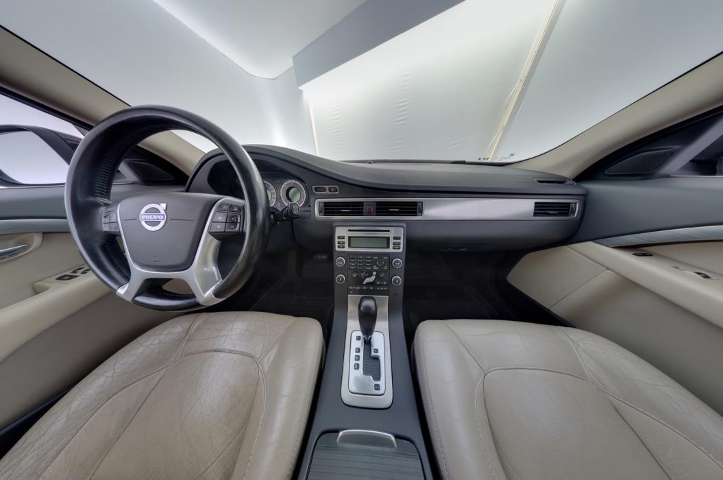 VOLVO V70 2010