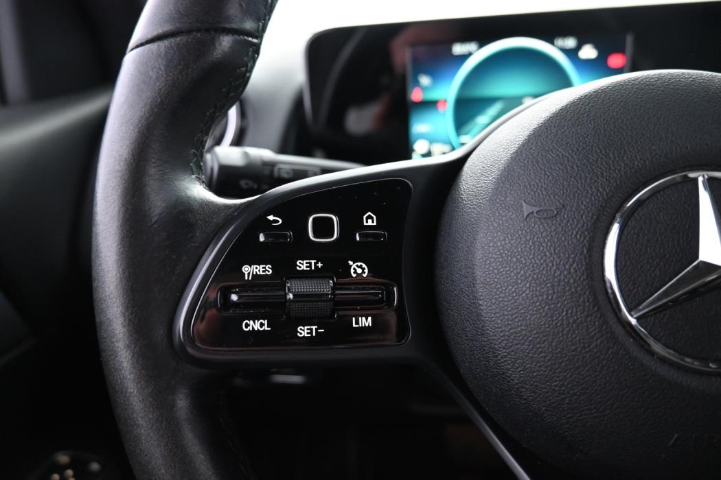 MERCEDES-BENZ GLB 2021