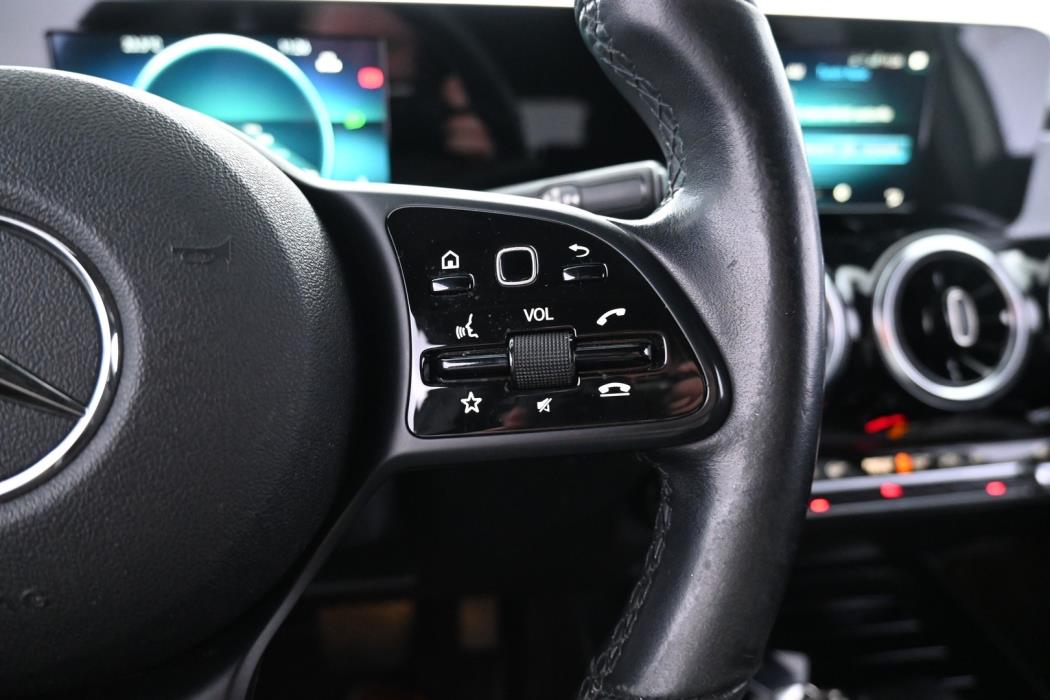 MERCEDES-BENZ GLB 2021