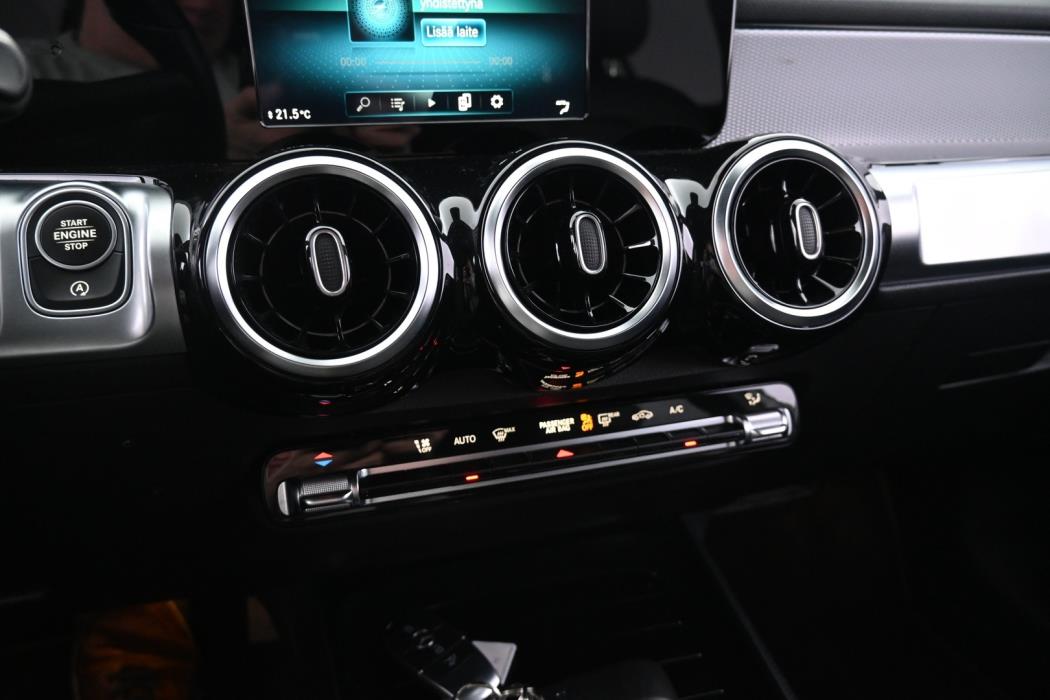 MERCEDES-BENZ GLB 2021