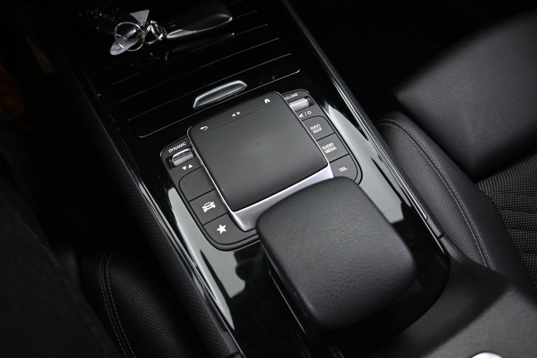 MERCEDES-BENZ GLB 2021