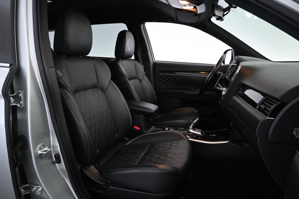 MITSUBISHI Outlander PHEV 2021