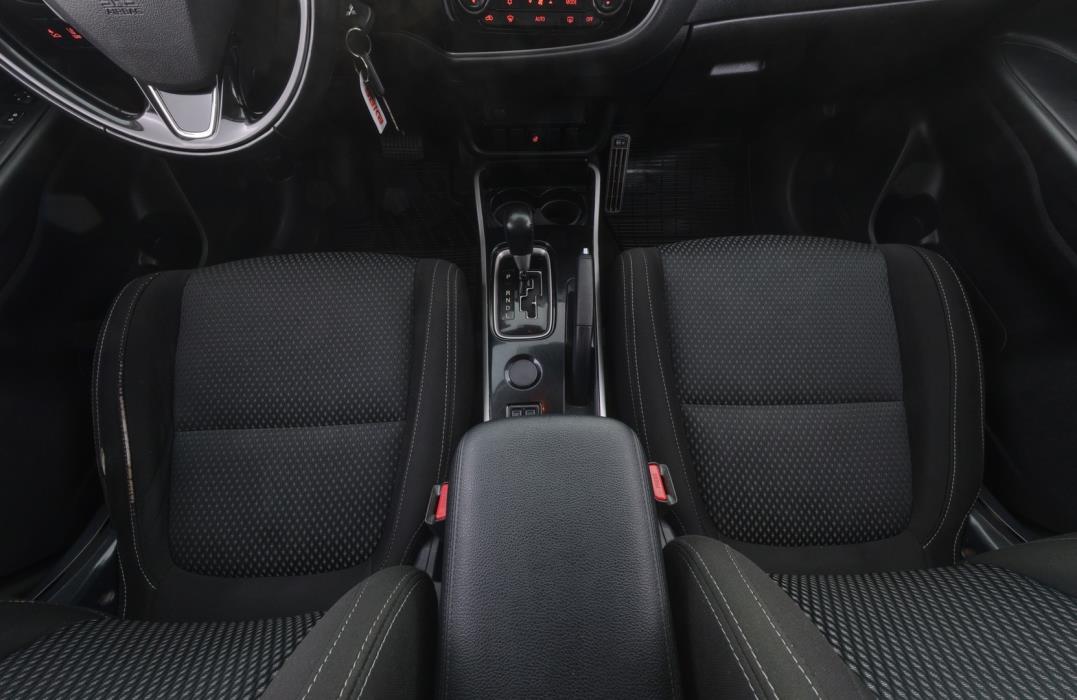 MITSUBISHI Outlander 2017