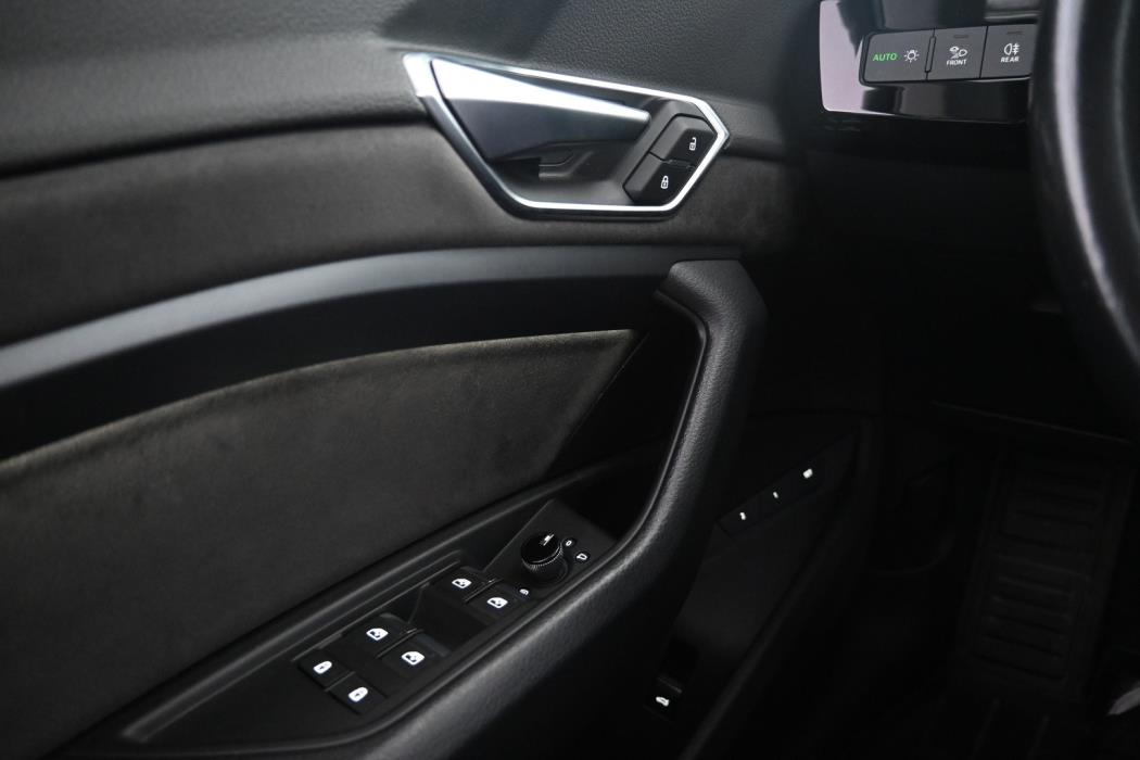 AUDI e-tron 2019