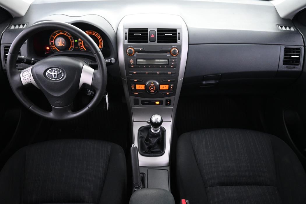 TOYOTA Corolla 2011