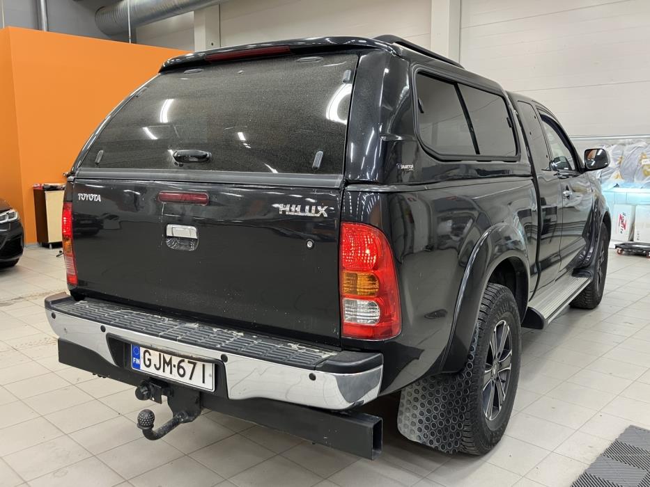 TOYOTA Hilux 2011