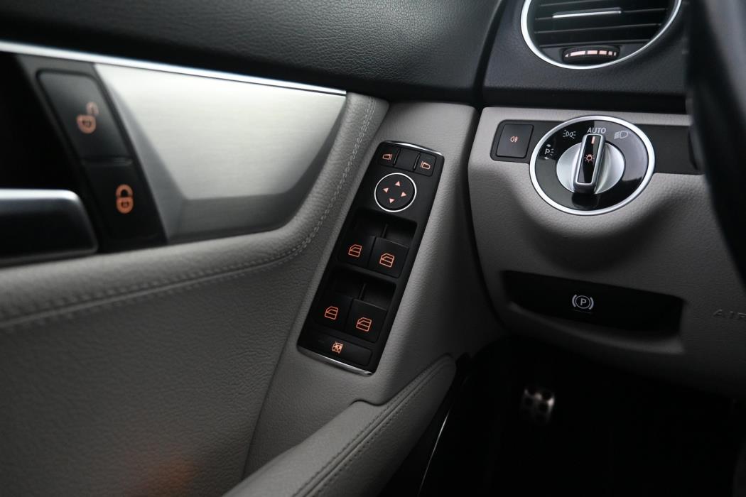 MERCEDES-BENZ C 2012