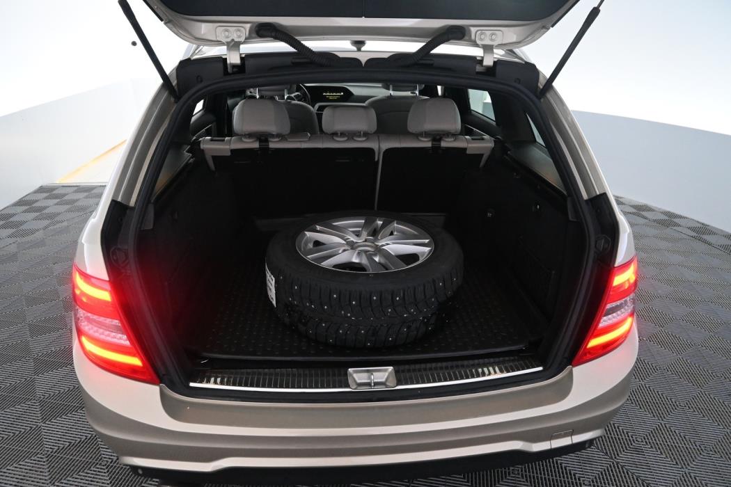 MERCEDES-BENZ C 2012