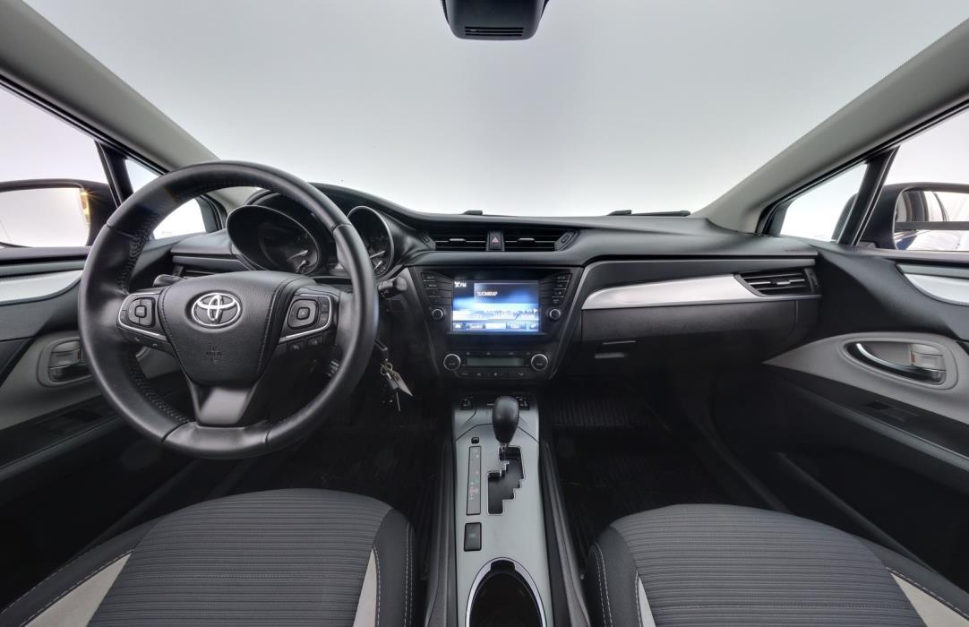 TOYOTA Avensis 2016