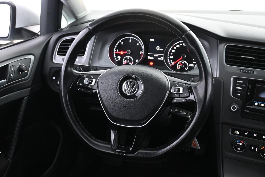 VOLKSWAGEN Golf 2017