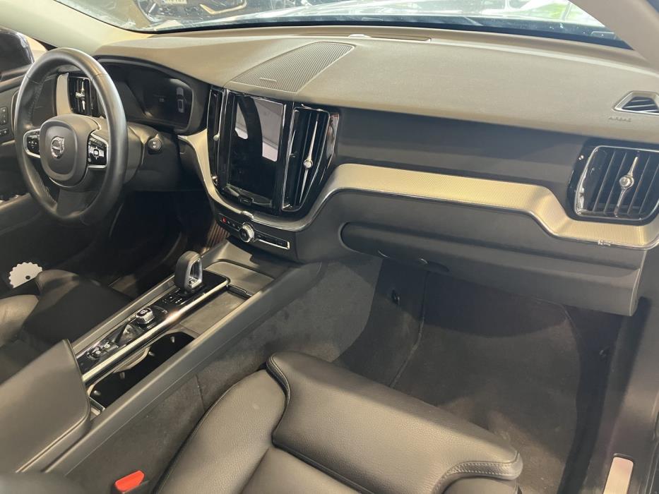 VOLVO XC60 2023