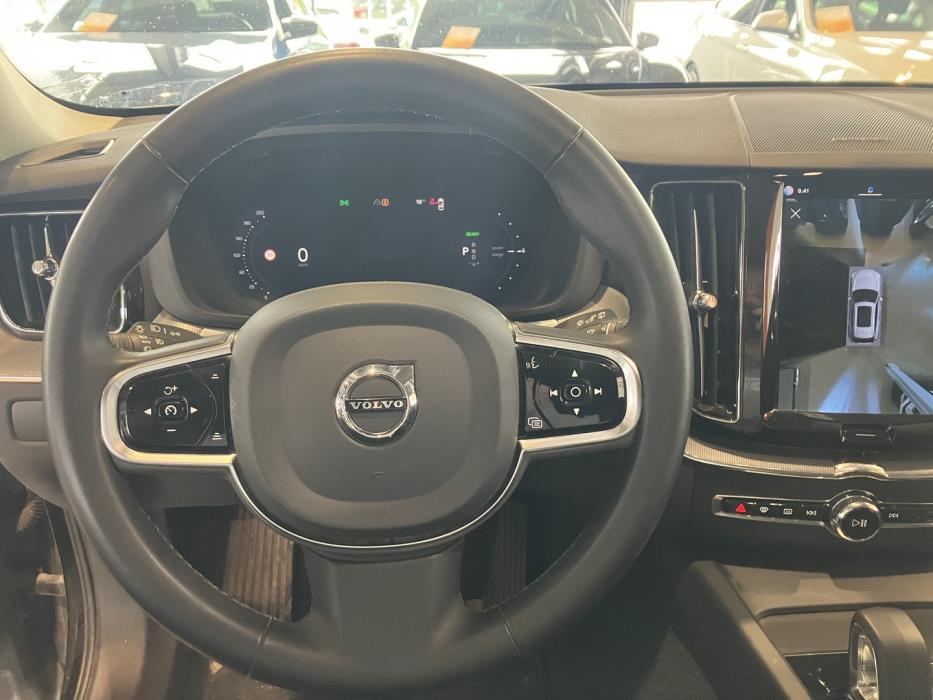 VOLVO XC60 2023