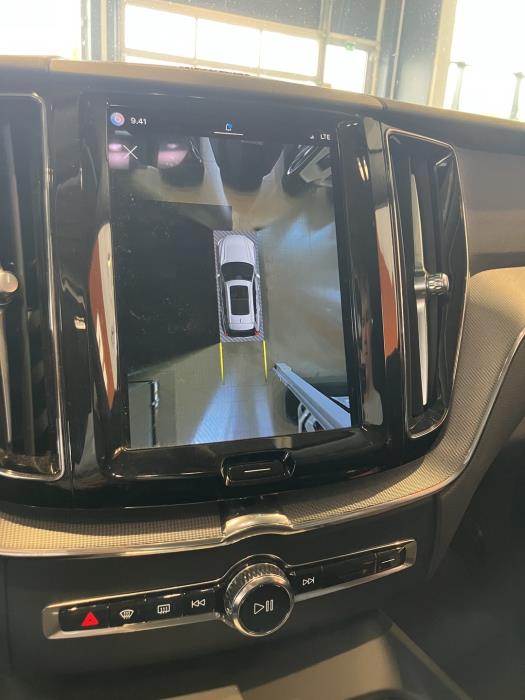 VOLVO XC60 2023