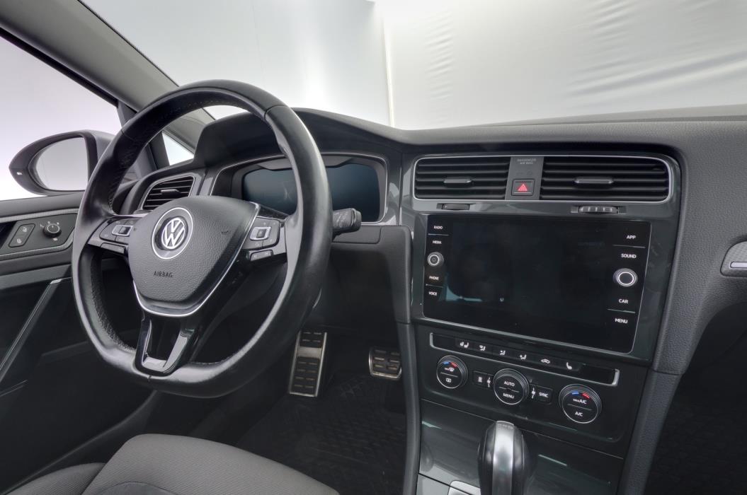 VOLKSWAGEN Golf 2018