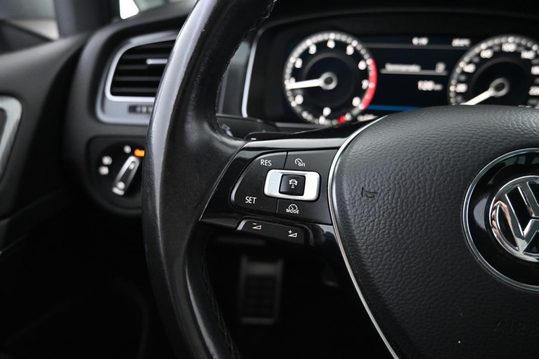 VOLKSWAGEN Golf 2018