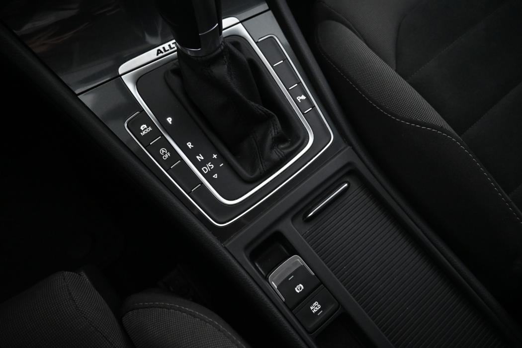 VOLKSWAGEN Golf 2018
