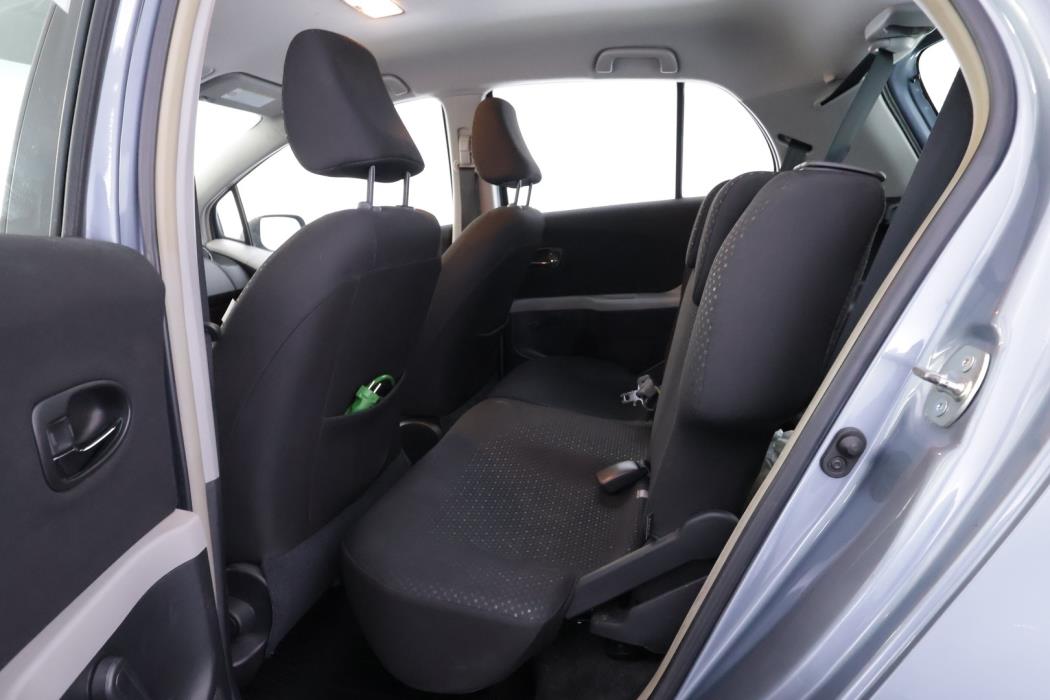 TOYOTA Yaris 2011