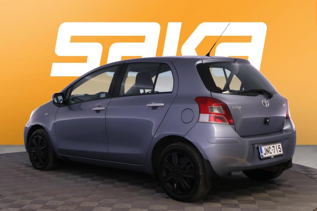 TOYOTA Yaris 2011