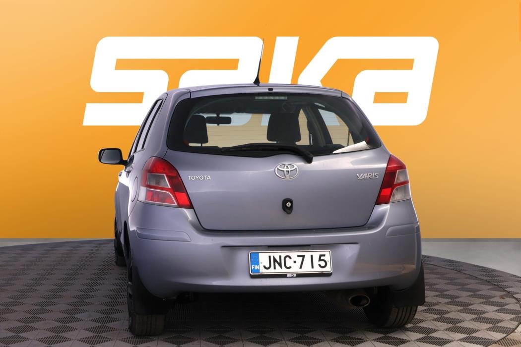 TOYOTA Yaris 2011