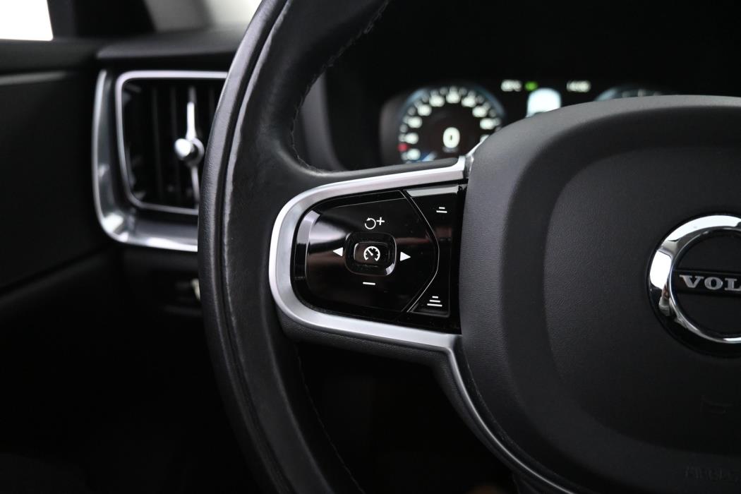 VOLVO V60 2021