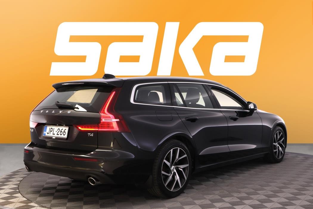 VOLVO V60 2021