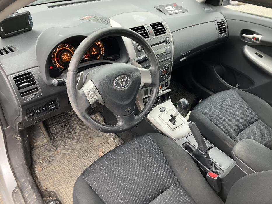 TOYOTA Corolla 2010