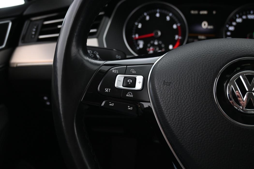 VOLKSWAGEN Passat 2016