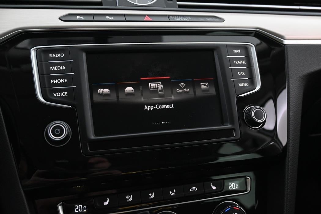 VOLKSWAGEN Passat 2016