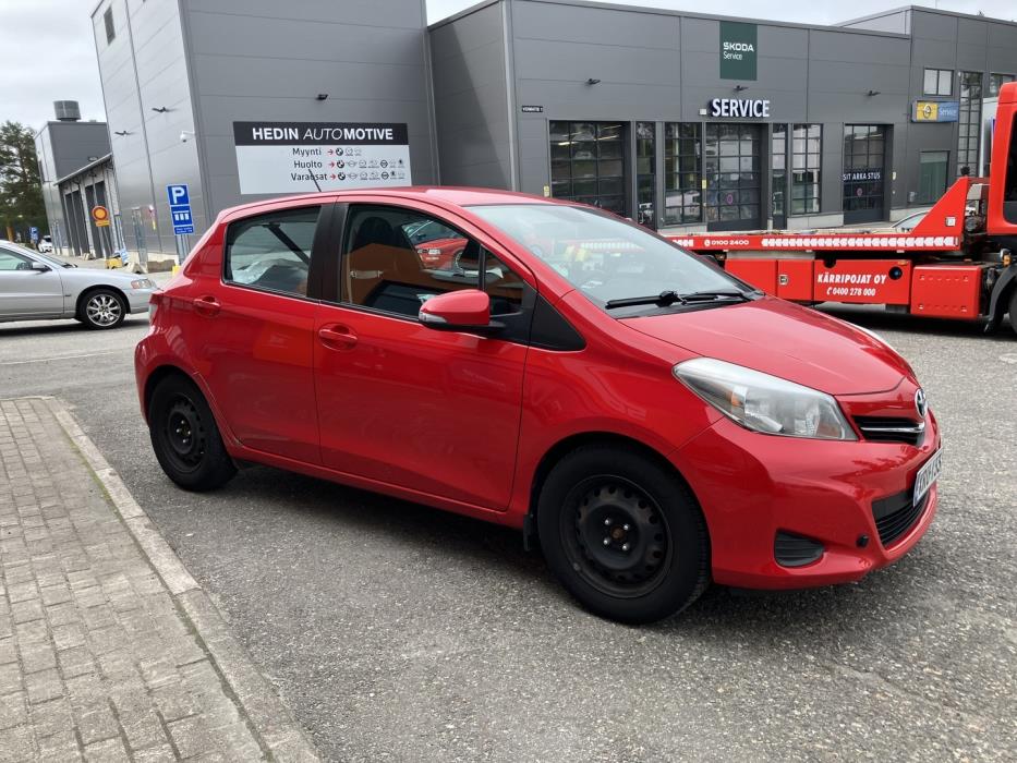 TOYOTA Yaris 2013