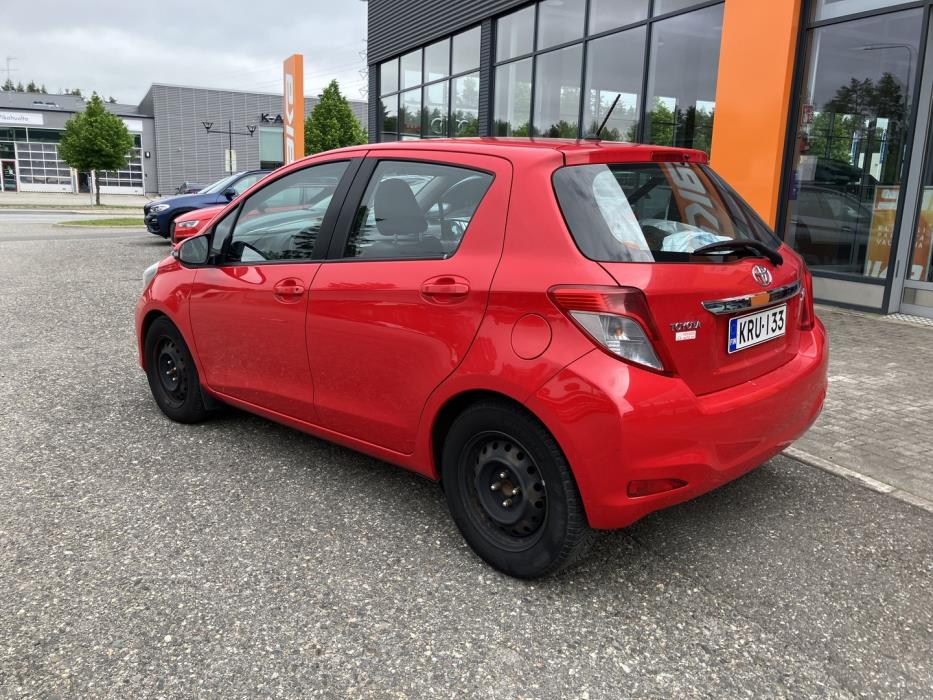 TOYOTA Yaris 2013