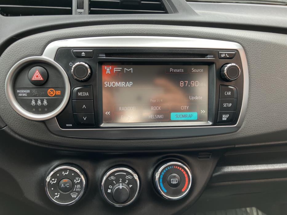 TOYOTA Yaris 2013