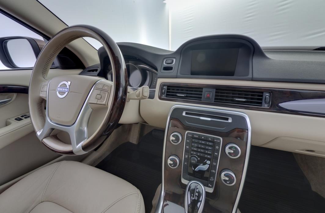 VOLVO XC70 2015