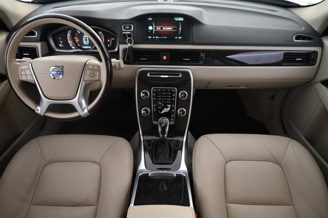 VOLVO XC70 2015