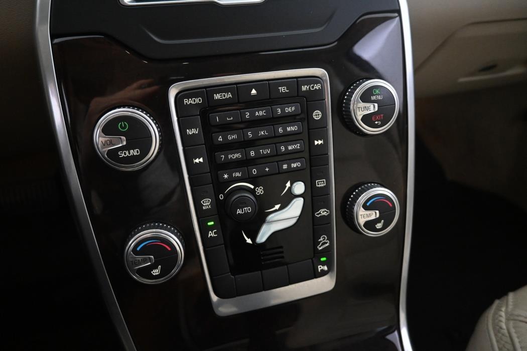 VOLVO XC70 2015
