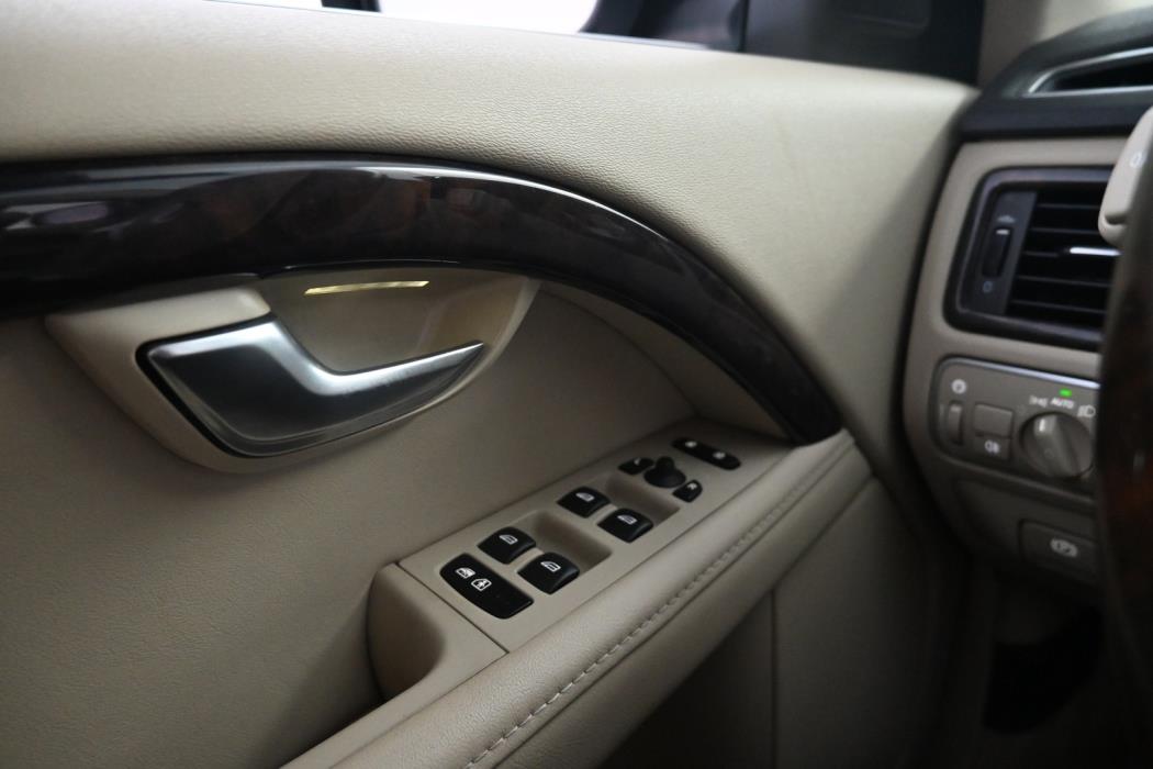 VOLVO XC70 2015