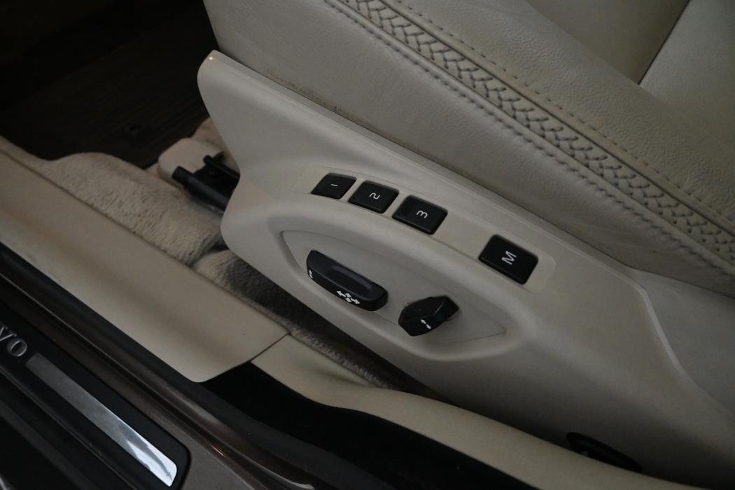 VOLVO XC70 2015