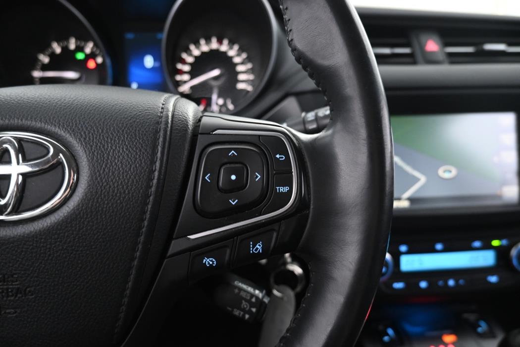 TOYOTA Avensis 2017