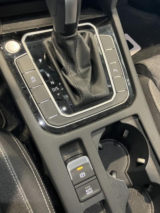 VOLKSWAGEN Passat 2023