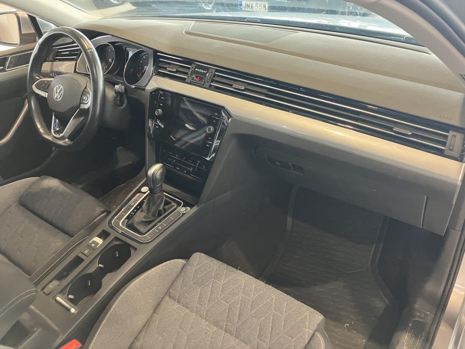 VOLKSWAGEN Passat 2023