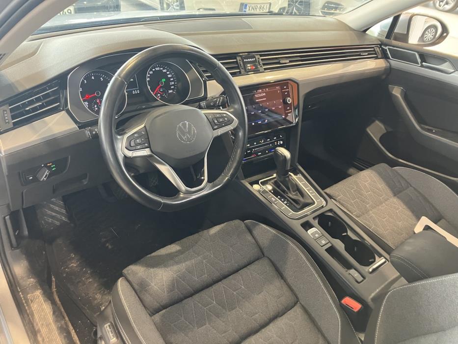 VOLKSWAGEN Passat 2023