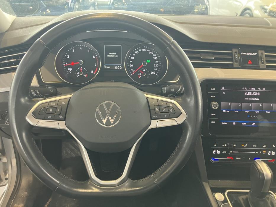 VOLKSWAGEN Passat 2023