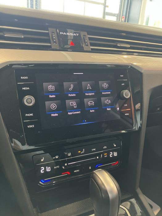 VOLKSWAGEN Passat 2023