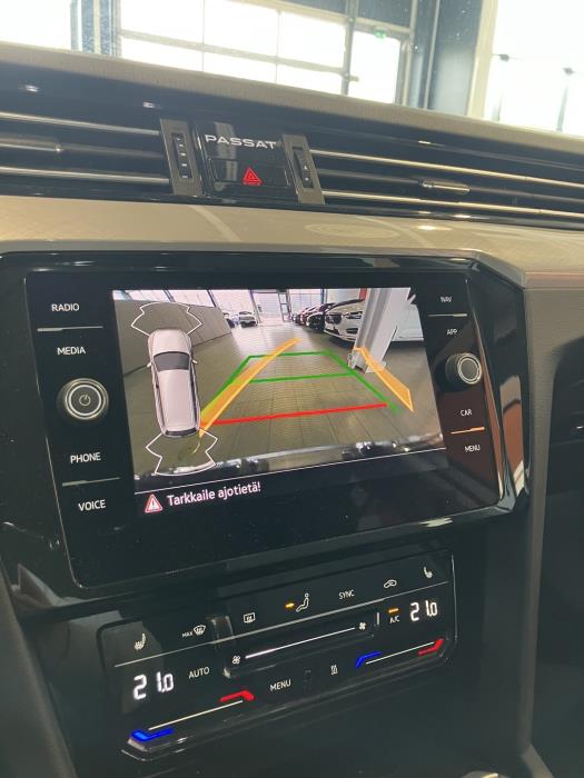 VOLKSWAGEN Passat 2023