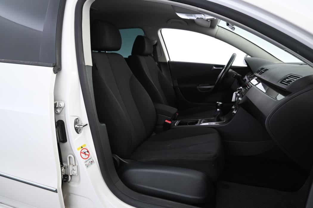 VOLKSWAGEN Passat 2010