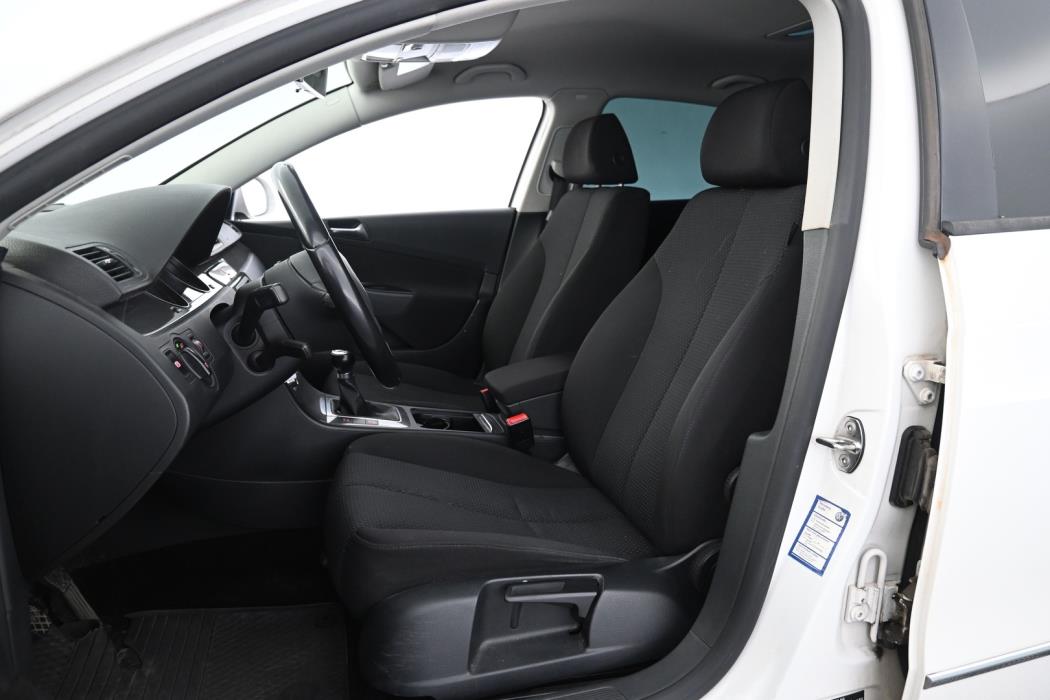 VOLKSWAGEN Passat 2010