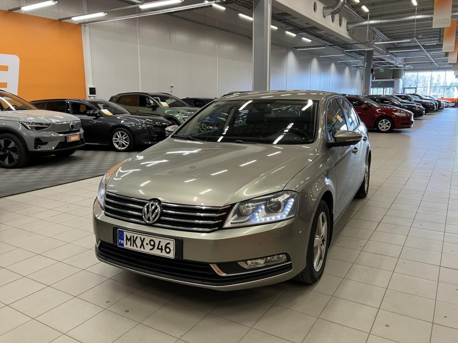VOLKSWAGEN Passat 2012